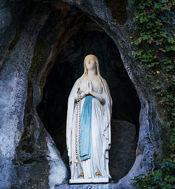 Geste-eau-Lourdes_paroisse-porte-du-lauragais
